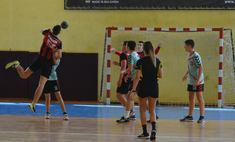 Две четвърти места за хандбалистите на Хасково