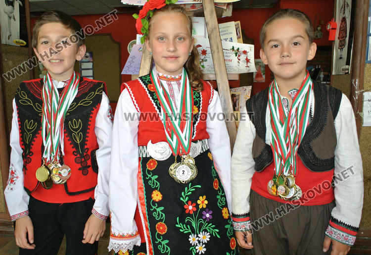 Малките славеи на „Зора Зорничка“ със златни медали от Ефес