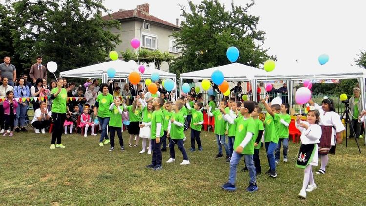 Бъдещи първокласници бяха изпратени като абитуриенти