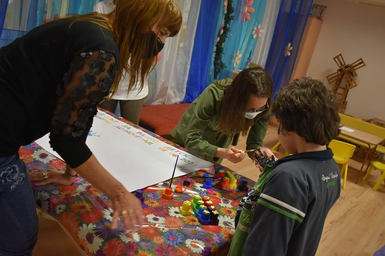 Деца от Центъра за ранно детско развитие рисуваха с длани 