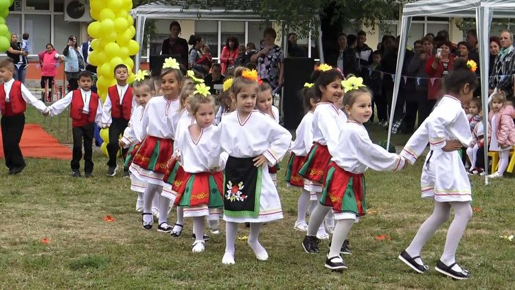 Бъдещи първокласници бяха изпратени като абитуриенти