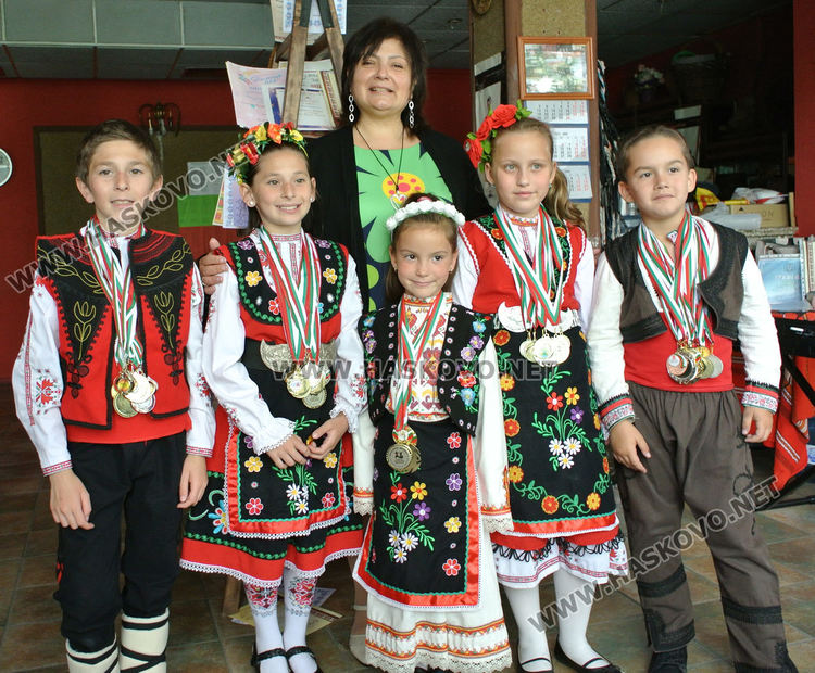 Малките славеи на „Зора Зорничка“ със златни медали от Ефес