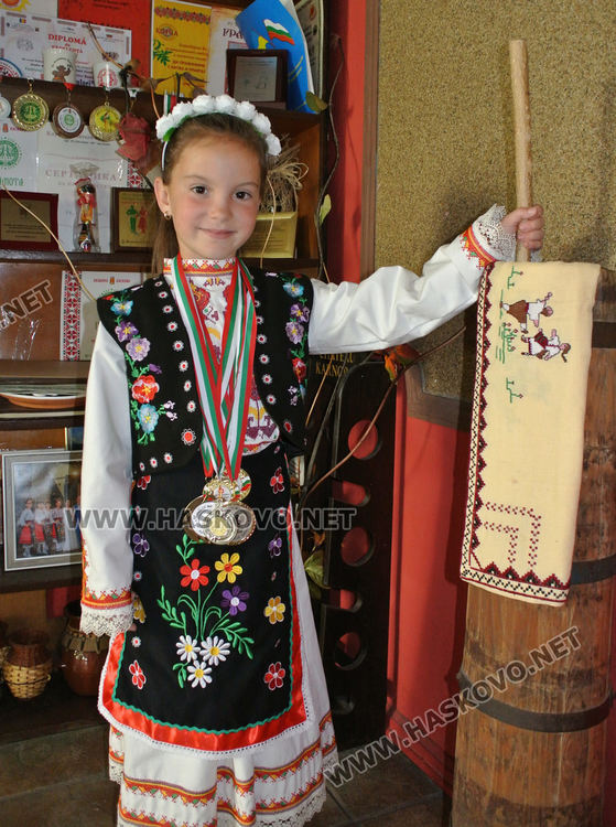 Малките славеи на „Зора Зорничка“ със златни медали от Ефес