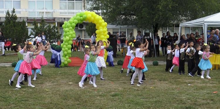 Бъдещи първокласници бяха изпратени като абитуриенти