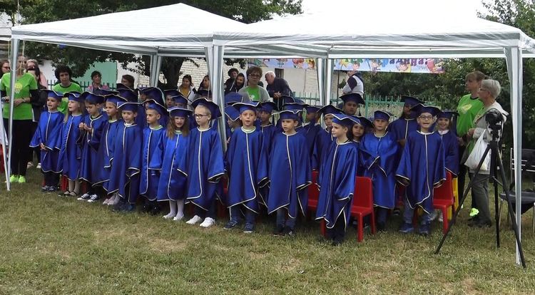 Бъдещи първокласници бяха изпратени като абитуриенти