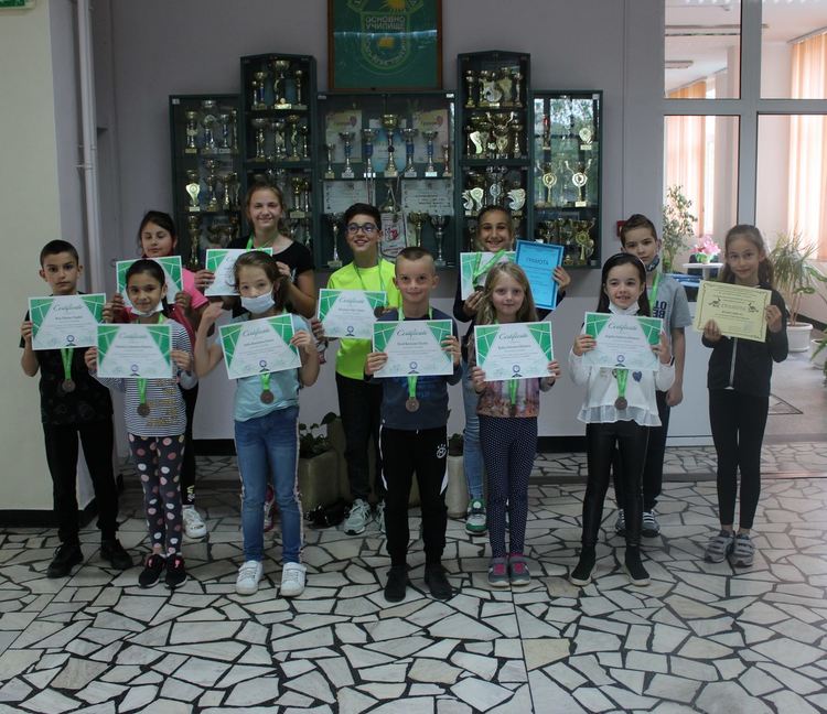 Алековци с престижни награди в областта на математиката, информационните технологии и гражданското образование