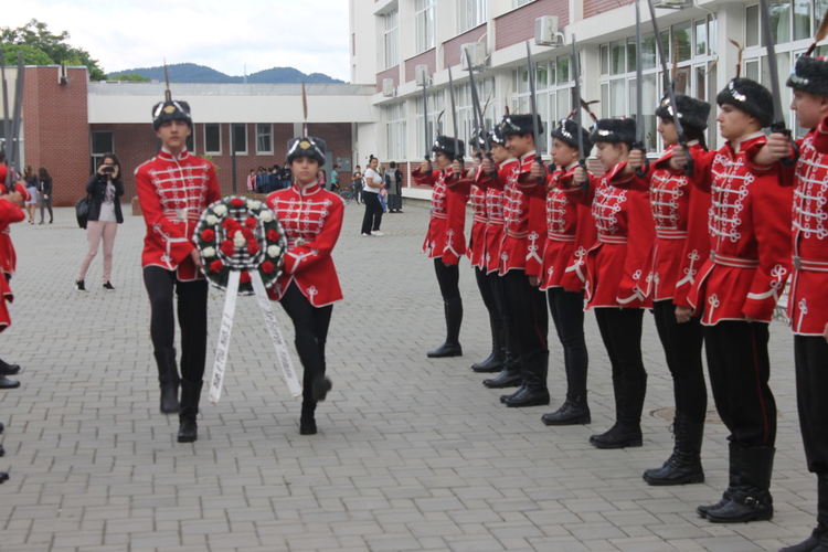 На втори юни ЕГ „Христо Ботев“ почита подвига на Христо Ботев