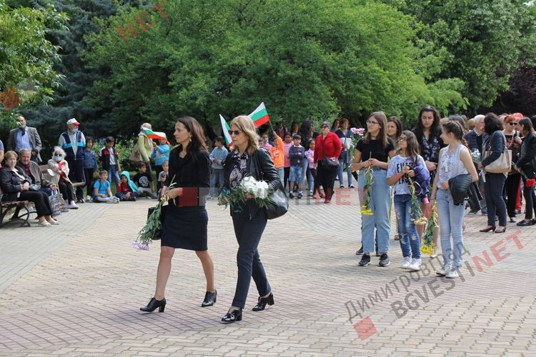 Димитровград почете Христо Ботев пред бюст-паметника на поета революционер 