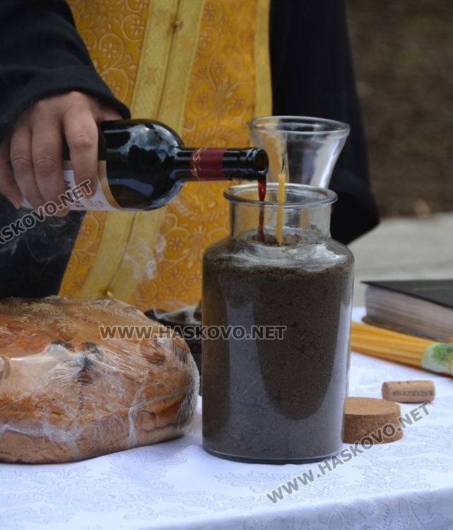 Пръст от Козлодуйския бряг в Хасково в памет на Ботев