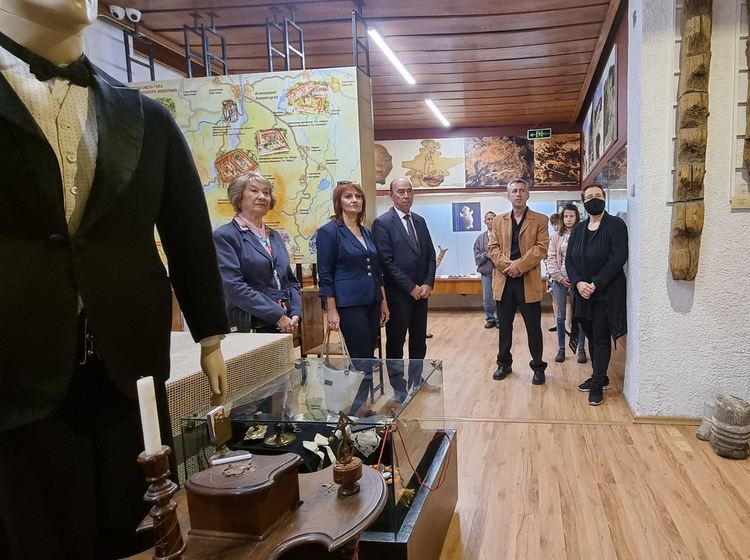 Интересна изложба на часовници и газови лампи в Исторически музей - Асеновград 