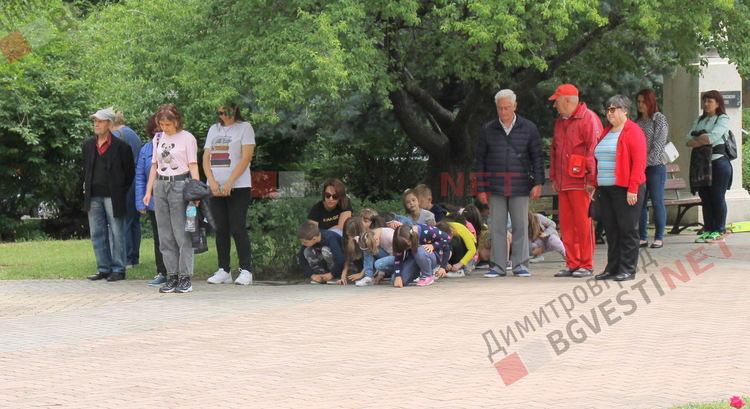 Димитровград почете Христо Ботев пред бюст-паметника на поета революционер 