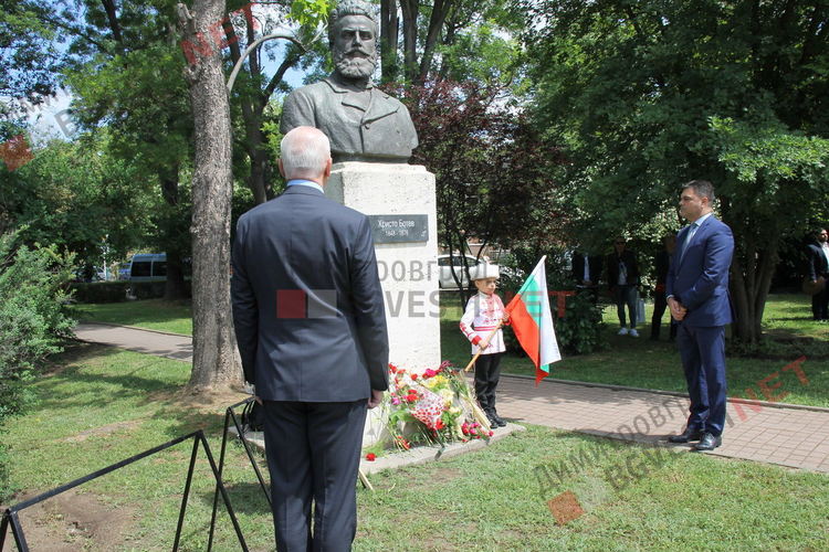 Димитровград почете Христо Ботев пред бюст-паметника на поета революционер 