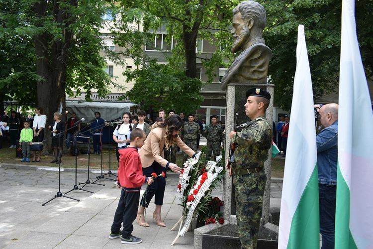 Асеновград се поклони пред делото на Христо Ботев и загиналите за свободата (снимки)