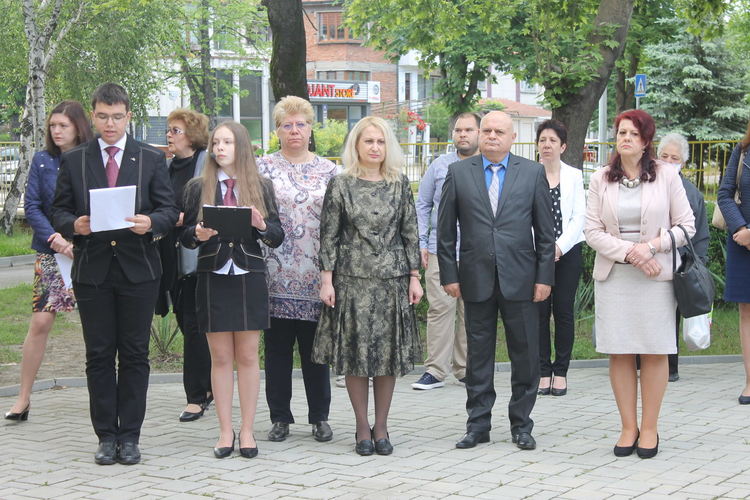 На втори юни ЕГ „Христо Ботев“ почита подвига на Христо Ботев