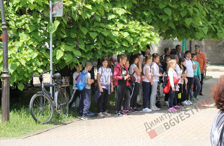 Димитровград почете Христо Ботев пред бюст-паметника на поета революционер 