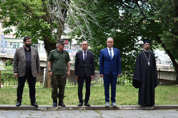 Асеновград се поклони пред делото на Христо Ботев и загиналите за свободата (снимки)