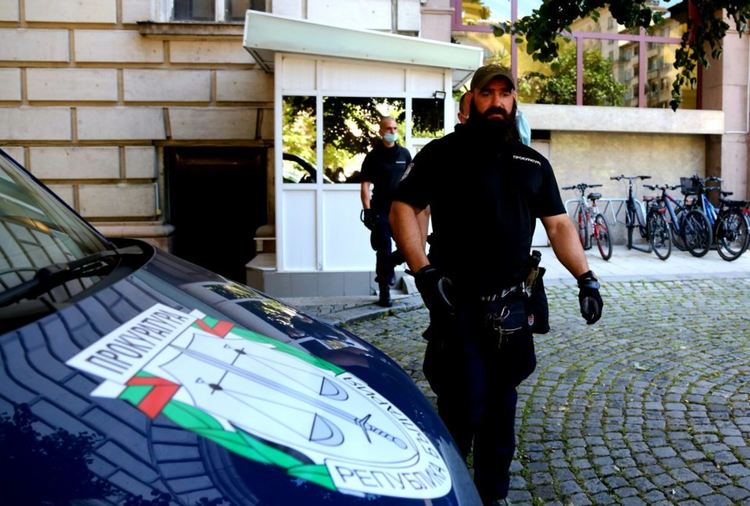 Прокурори обискират дома и кабинета на висш полицай от ГД "Национална полиция"