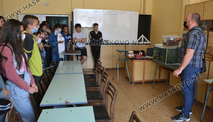 Седмокласници разгледаха новостите в Професионална гимназия по транспорт и аграрни технологии