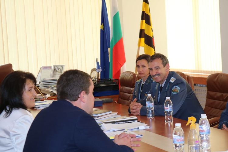 ВВС помагат на дневен център в Перник