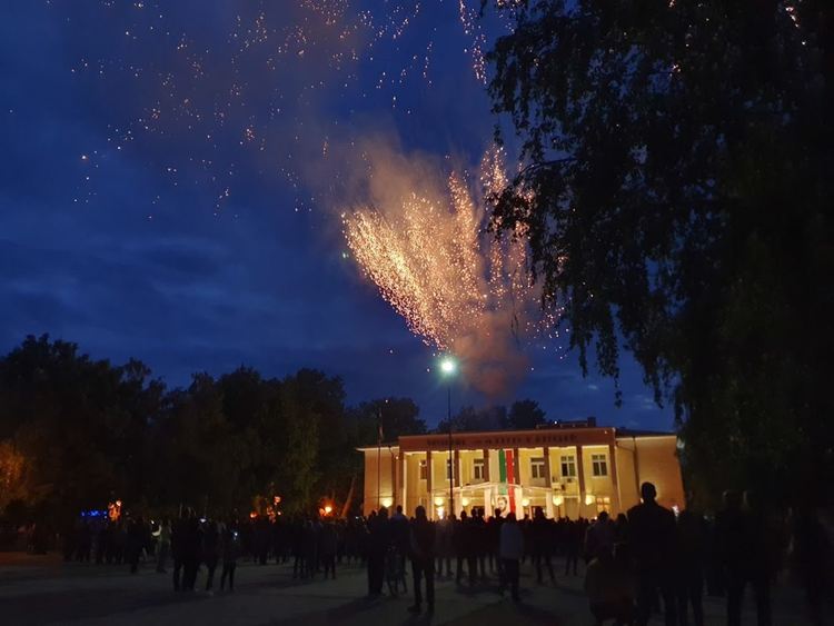 Тържествена заря-проверка събра стотици граждани на площада в Първомай