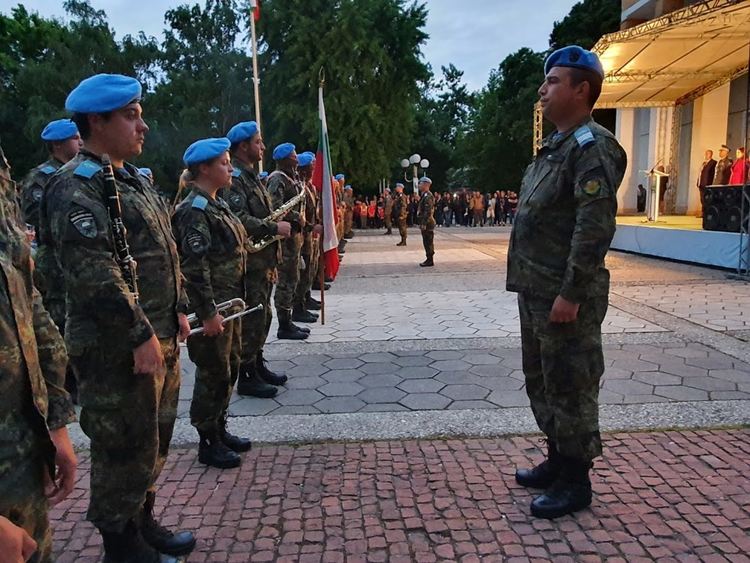Тържествена заря-проверка събра стотици граждани на площада в Първомай
