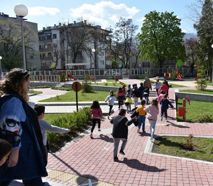 Проведоха учение на децата от детските градини как да реагират при пожар