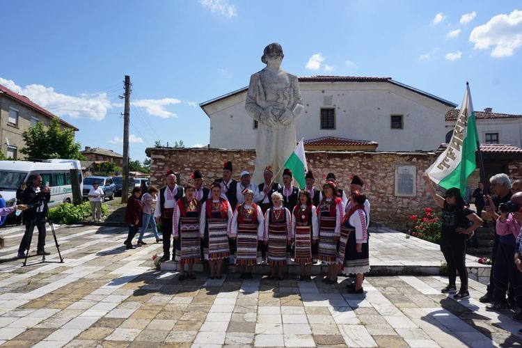 Поклон на “Илиева нива”