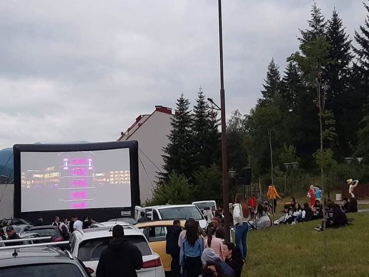 Десетки на автокино в Смолян, интересът е огромен