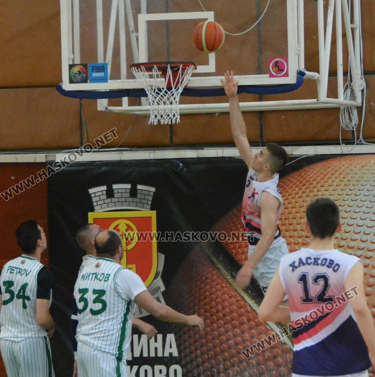 Хасково спори за шампионското място в Б баскетболната група