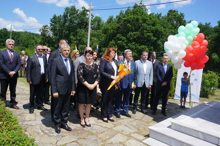 Поклон на “Илиева нива”