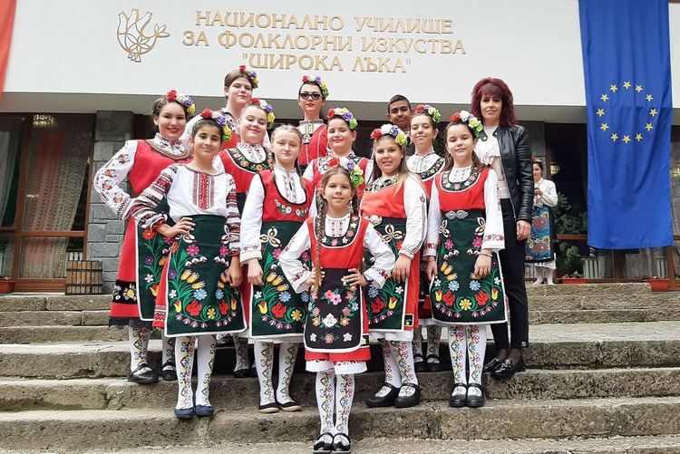 Стотици участници събра Националният конкурс "Широка лъка пее, свири и танцува"