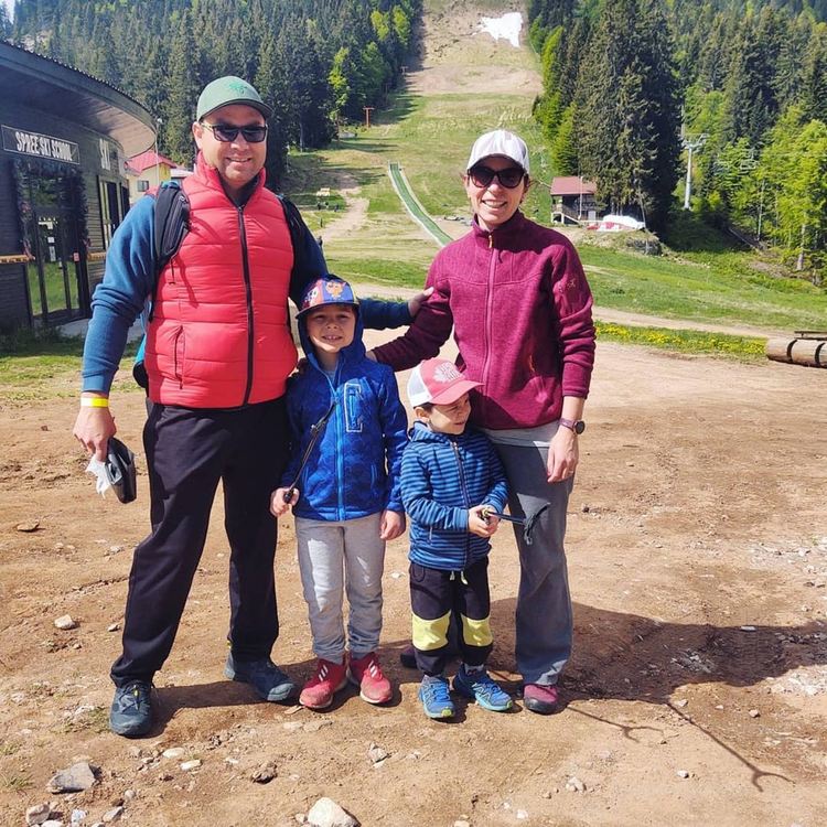 Десетки доброволци се включиха в почистването на Пампорово