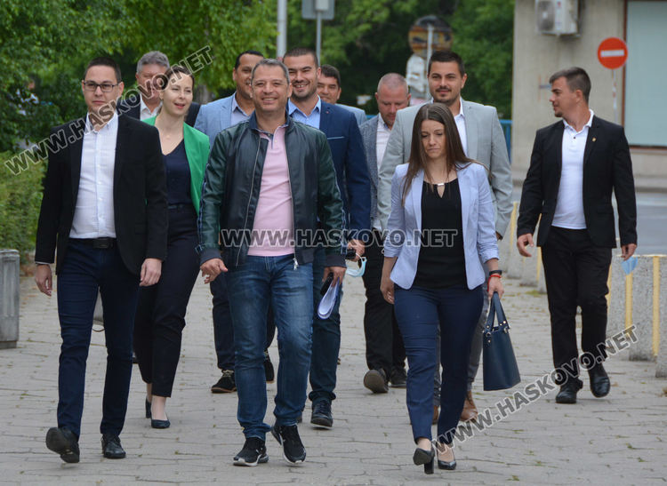  ГЕРБ заложи на младите за изборите в Хасково:регистрира листа с тик токър