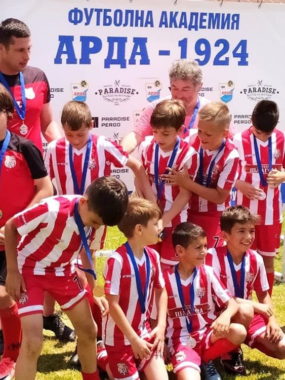 Младите футболисти на „Хасково“ с купа за трето място от турнир в Кърджали