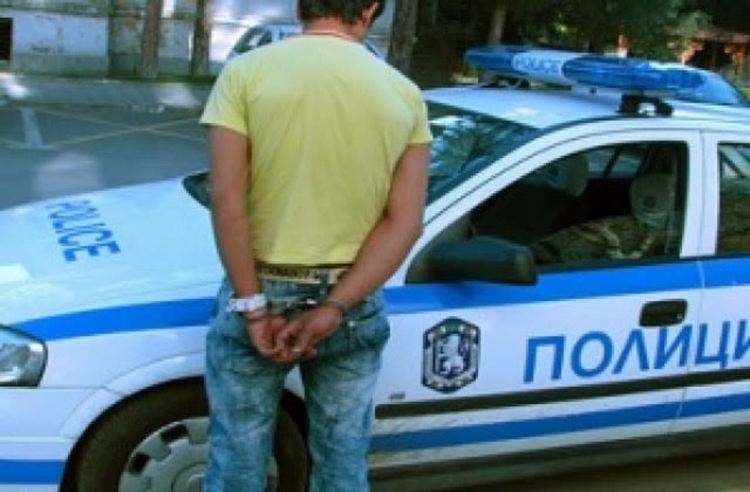 Димитровградчанин се опитал да погълне наркотик, за да не го намерят полицаите