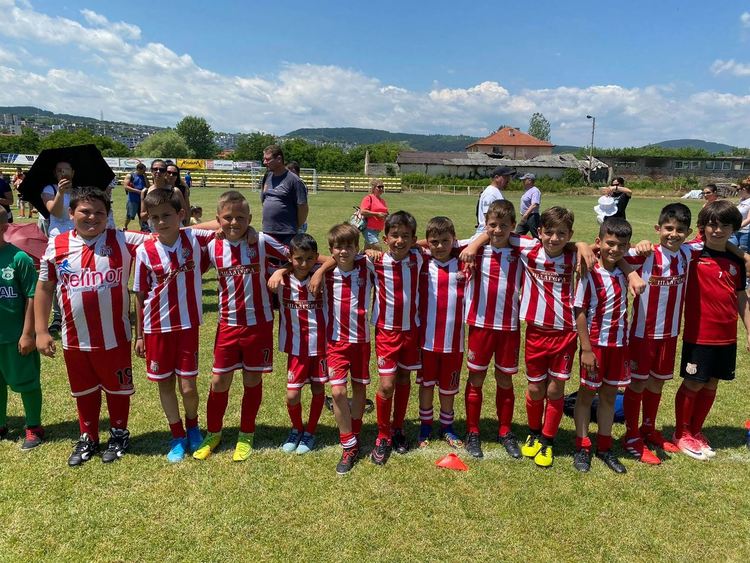 Младите футболисти на „Хасково“ с купа за трето място от турнир в Кърджали