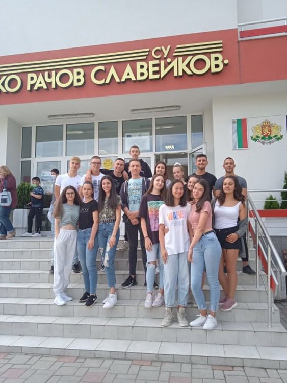 Славейковци  създават Харта за правата на ученика чрез проекта  „Моите права в моето училище“