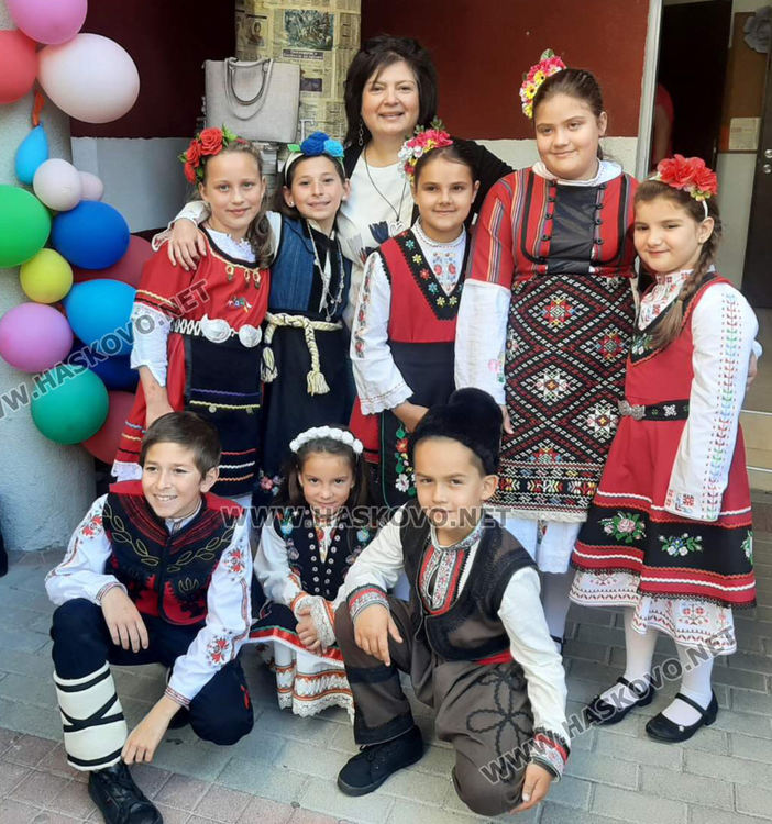 Певците от „Зора Зорничка“ със златни медали от Фестивала в Широка лъка