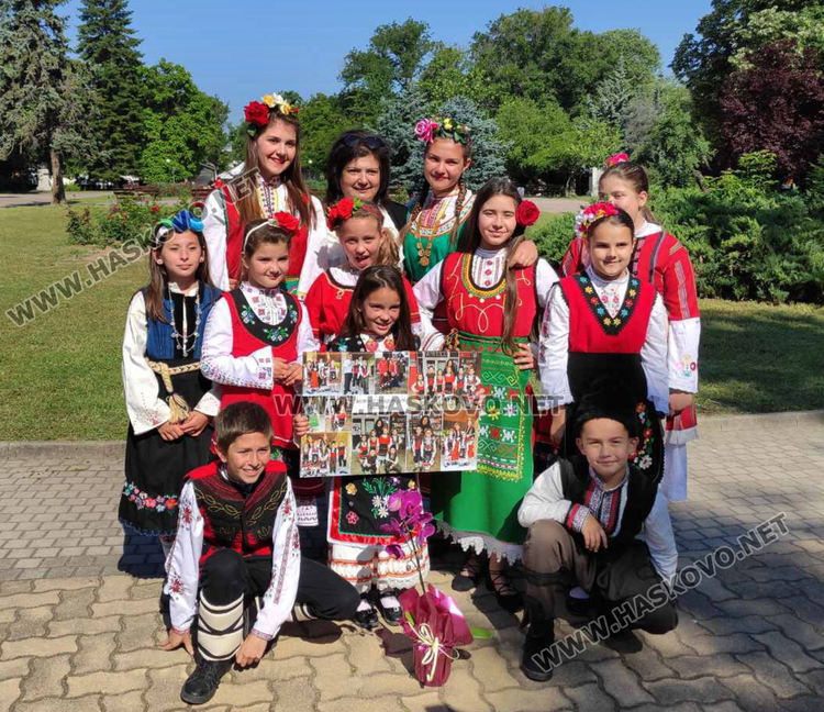 Певците от „Зора Зорничка“ със златни медали от Фестивала в Широка лъка