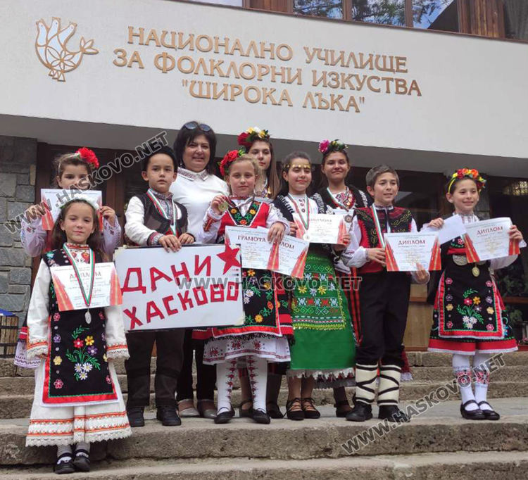 Певците от „Зора Зорничка“ със златни медали от Фестивала в Широка лъка