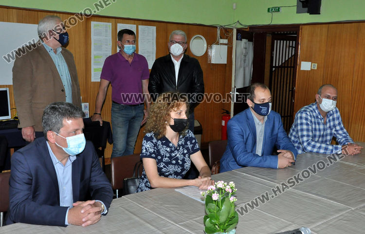 Катя Панева отново води листата на "Демократична България-Обединение" в Хасково