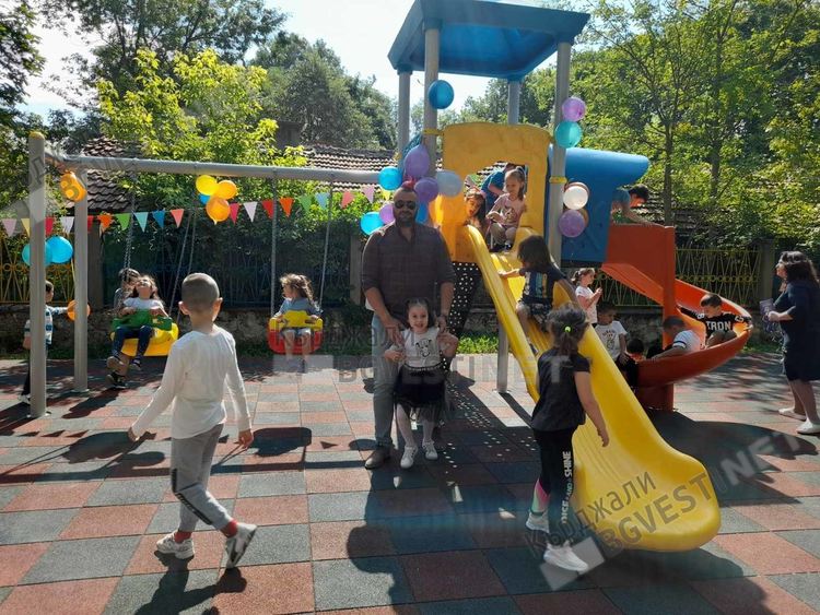 Още една модерна детска площадка като дарение в детска градина „Вяра, Надежда и Любов”