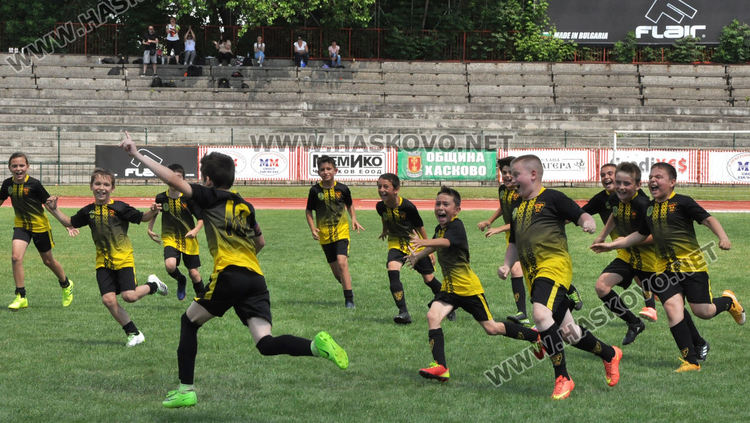 ФК „Харманли 04“ спечели купата в турнира „Децата и футболът“ 