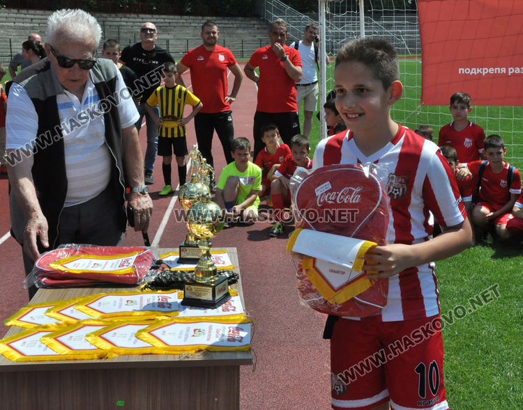 ФК „Харманли 04“ спечели купата в турнира „Децата и футболът“ 