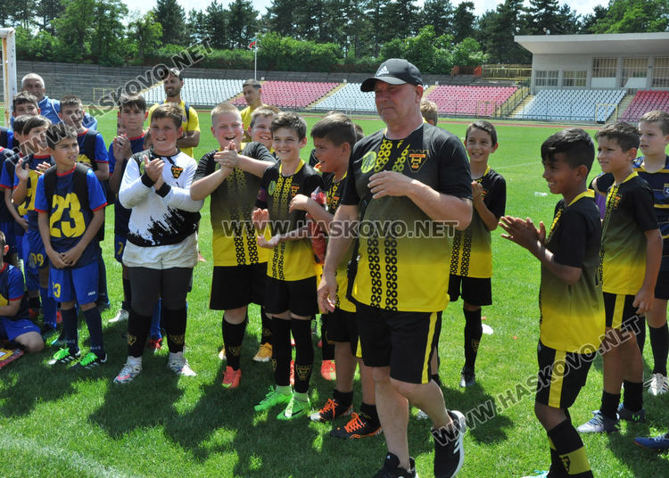 ФК „Харманли 04“ спечели купата в турнира „Децата и футболът“ 