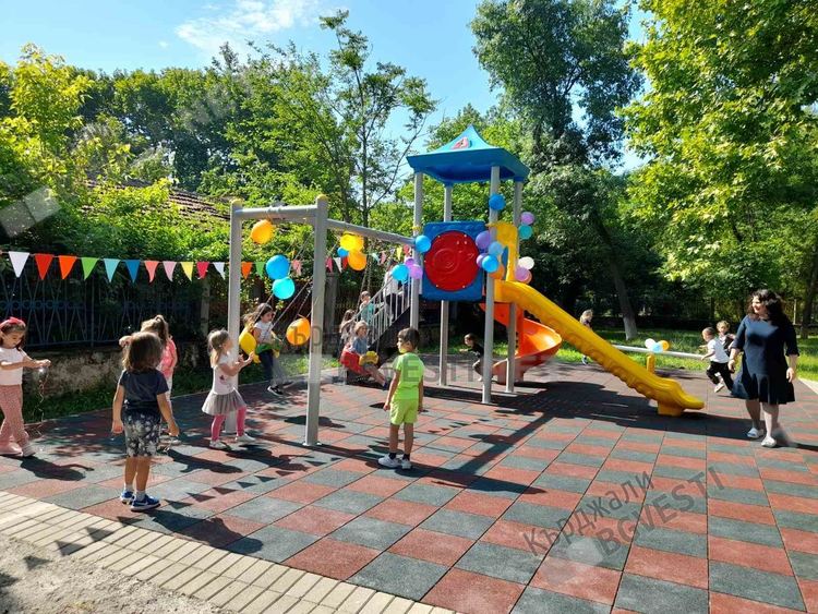 Още една модерна детска площадка като дарение в детска градина „Вяра, Надежда и Любов”