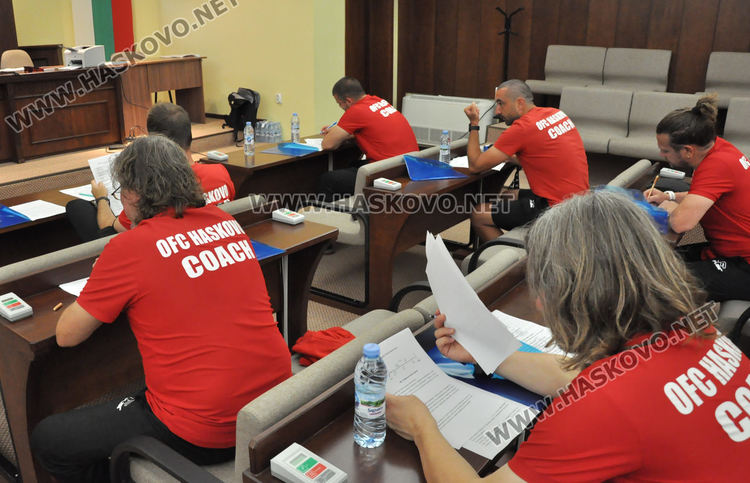 12 футболни треньори преминаха обучение за подготовка на деца със специални потребности