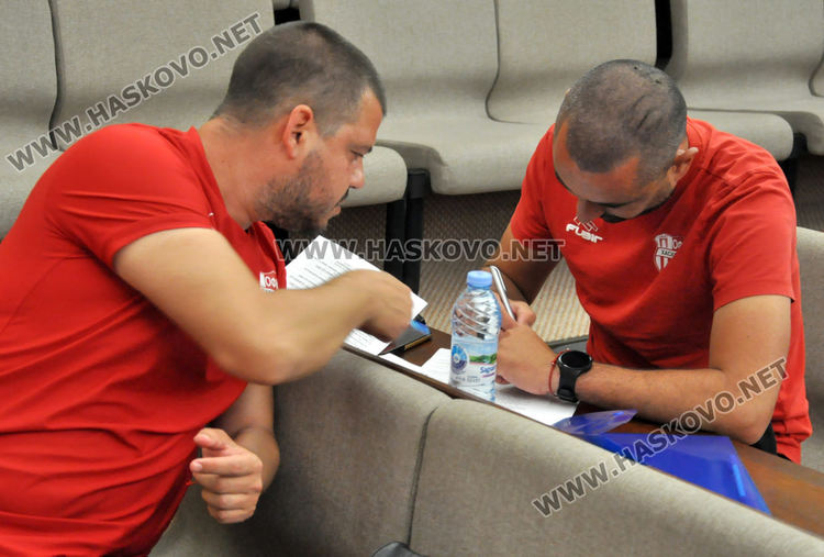 12 футболни треньори преминаха обучение за подготовка на деца със специални потребности