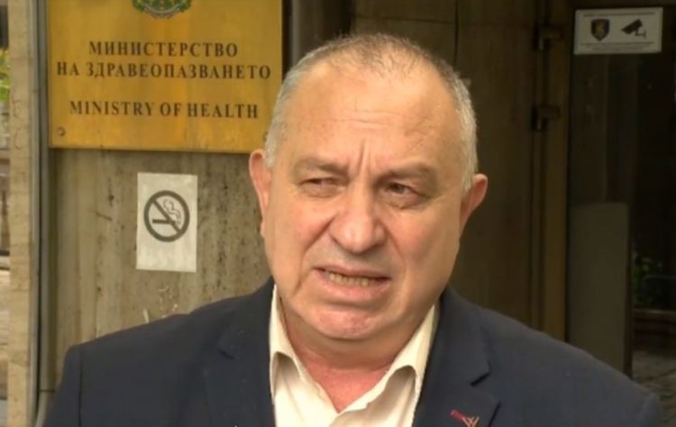 Маските на закрито за определени места ще отпаднат