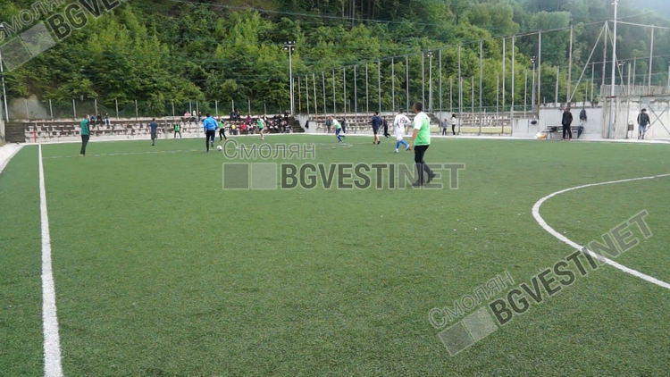 Благотворителен мач събра 1560 лева за лечението на Денис от Мадан